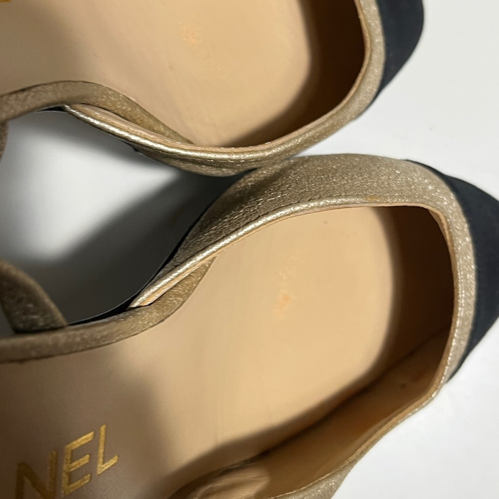 CHANEL Women's Gold and Black Slingback Heels - Picture 10 of 10